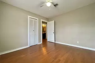 718 E Wilkins St, Angleton, TX 77515 - Photo 11