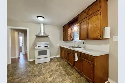 718 E Wilkins Street, Angleton, TX 77515 - Photo 5