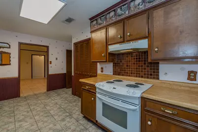 2734 13th St, Port Neches, TX 77651 - Photo 17