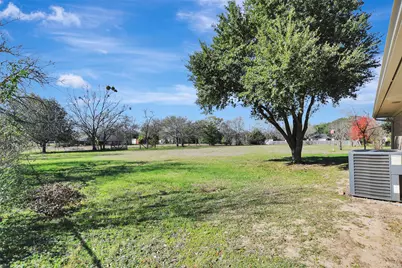 1523 E Morris Street E, Madisonville, TX 77864 - Photo 37