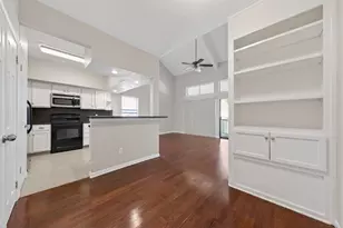 132 April Point Dr S, Conroe, TX 77356 - Photo 5