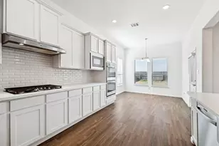 11903 Oakwood Dr, Mont Belvieu, TX 77535 - Photo 5