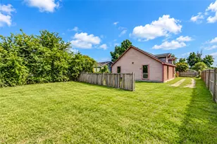 225 Palmyra St St, Houston, TX 77022 - Photo 35