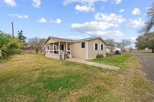 19645 Nordt Rd, Damon, TX 77430 - Photo 5