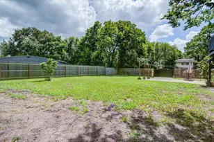 402 Tresvant Dr, Webster, TX 77598 - Photo 43
