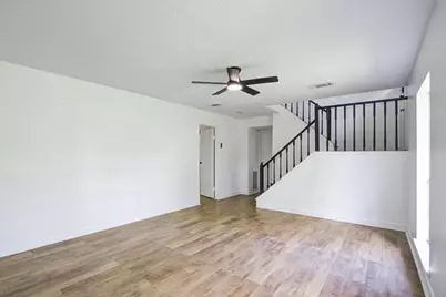 402 Tresvant Drive, Webster, TX 77598 - Photo 9