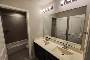 1310 Central Heights Dr, Missouri City, TX 77459 - Photo 5