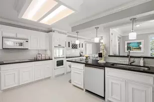 2011 Sea Cove Ct, Nassau Bay, TX 77058 - Photo 15