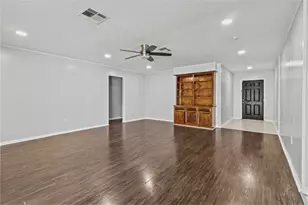 2202 Colonial Ct N, League City, TX 77573 - Photo 7