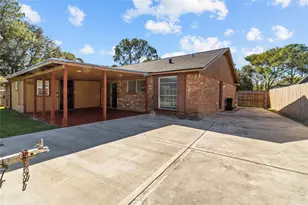 2202 Colonial Ct N, League City, TX 77573 - Photo 17