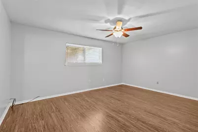 2202 Colonial Court N, League City, TX 77573 - Photo 9