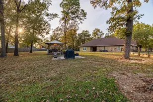 203 Lariat Ln, Livingston, TX 77351 - Photo 33