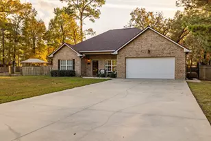 203 Lariat Ln, Livingston, TX 77351 - Photo 3