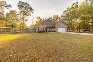 203 Lariat Ln, Livingston, TX 77351 - Photo 3