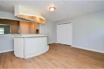 5405 Southlea Street, Houston, TX 77033 - Photo 5