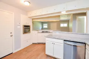 5405 Southlea St, Houston, TX 77033 - Photo 3