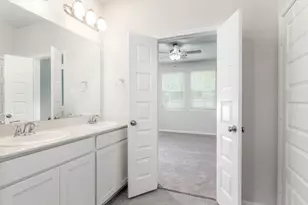 18565 Meadow Point Ln, Conroe, TX 77316 - Photo 13