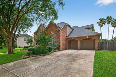 17107 Parsley Hawthorne Court, Houston, TX 77059 - Photo 3