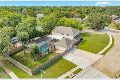 250 Wedgewood Street, Lake Jackson, TX 77566 - Photo 3
