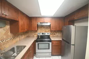 8314 La Roche Ln, Houston, TX 77036 - Photo 9