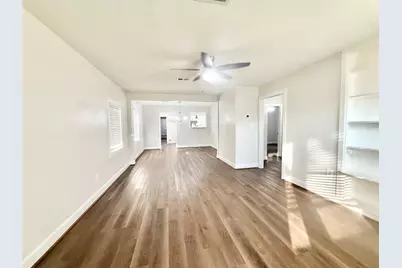 137 Laurel Street, Lake Jackson, TX 77566 - Photo 3