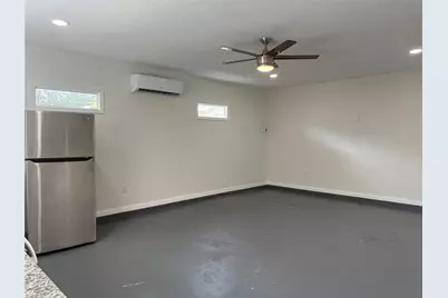 5325 Avenue R 1/2 #B, Galveston, TX 77551 - Photo 11