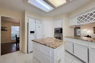 3926 Felicia Dr, Sugar Land, TX 77479 - Photo 11