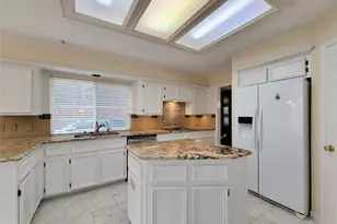 3926 Felicia Dr, Sugar Land, TX 77479 - Photo 9