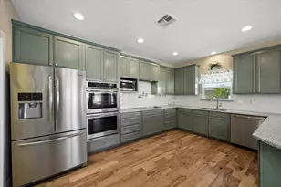 126 Driftwood Rd, Freeport, TX 77541 - Photo 9