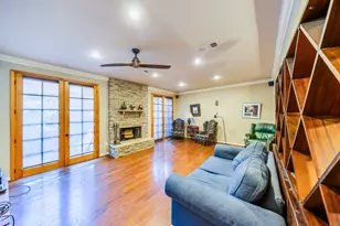 7505 Memorial Woods Dr, Houston, TX 77024 - Photo 13