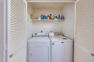 7505 Memorial Woods Dr, Houston, TX 77024 - Photo 23