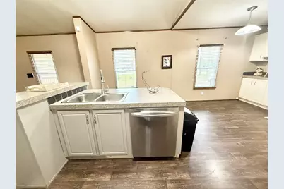 210 Lake Drive, Oyster Creek, TX 77541 - Photo 9