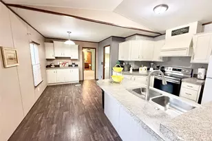 210 Lake Dr, Oyster Creek, TX 77541 - Photo 11