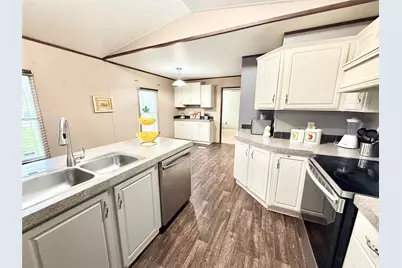 210 Lake Drive, Oyster Creek, TX 77541 - Photo 11