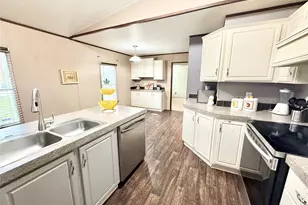 210 Lake Dr, Oyster Creek, TX 77541 - Photo 11