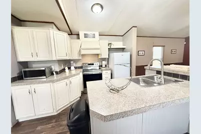 210 Lake Drive, Oyster Creek, TX 77541 - Photo 9