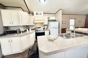 210 Lake Dr, Oyster Creek, TX 77541 - Photo 9