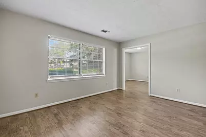 5113 Cottonwood Circle, Dickinson, TX 77539 - Photo 11