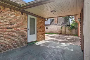 5113 Cottonwood Cir, Dickinson, TX 77539 - Photo 17