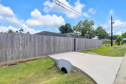 2934 Robertson Street, Houston, TX 77009 - Photo 3