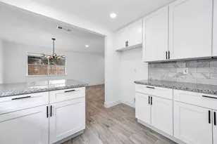 10402 Rancho Bernardo Ln, Sugar Land, TX 77498 - Photo 11