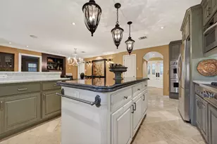 10034 Meadow Lake Ln, Houston, TX 77042 - Photo 11