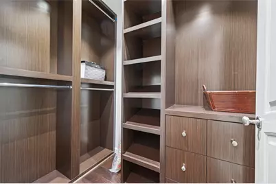 10034 Meadow Lake Lane, Houston, TX 77042 - Photo 41