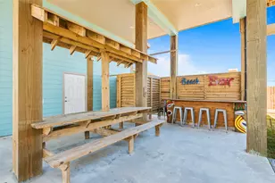 2565 Palm Dr, Crystal Beach, TX 77650 - Photo 5