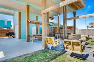 2565 Palm Dr, Crystal Beach, TX 77650 - Photo 3