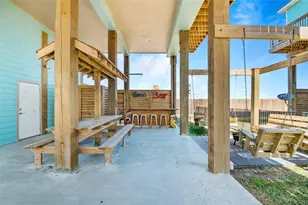 2565 Palm Dr, Crystal Beach, TX 77650 - Photo 7