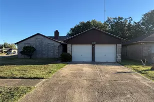 8426 S Meadow Bird Cir, Houston, TX 77489 - Photo 1