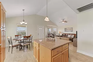 4215 Grayson Dr, Galveston, TX 77554 - Photo 17