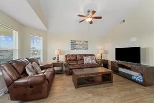 4215 Grayson Dr, Galveston, TX 77554 - Photo 9