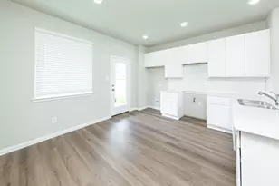 9221 Crestone Peak Dr, Willis, TX 77318 - Photo 5
